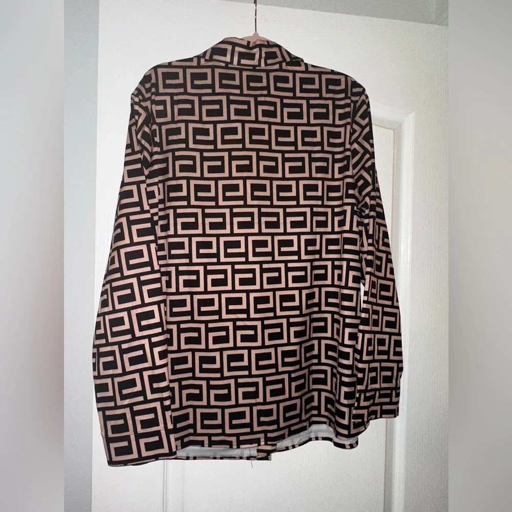 Geometric Patterned Button-Up Shirt - Picture 2 of 7